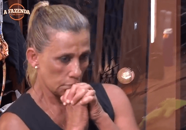 "A Fazenda": Rita Cadilac desaba em choro após eliminação de Aritana