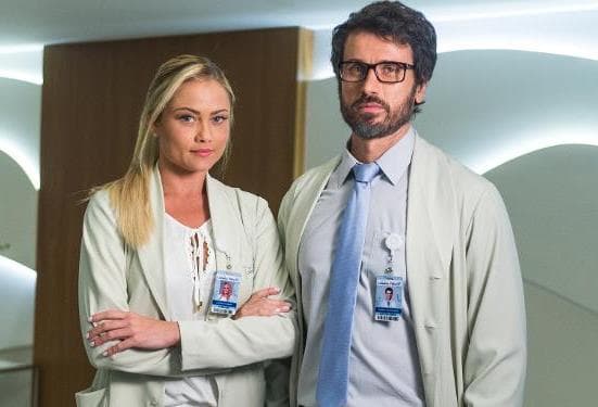 O Outro Lado do Paraíso: usando "truque", Samuel faz sexo com Suzana, se casa com ela e a boicota no hospital