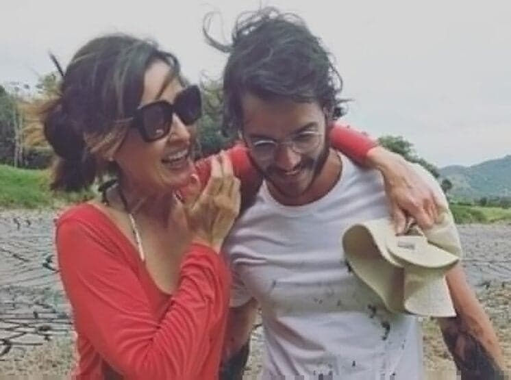 Longe da amada, namorado de Fátima Bernardes posta foto na internet e manda recado