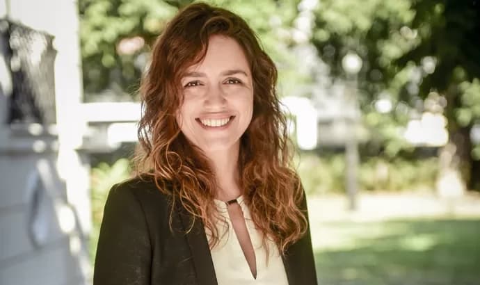 Estreia de Manuela Dias no horário nobre deve 'subir no telhado' e autora pode ter novela cancelada pela Globo