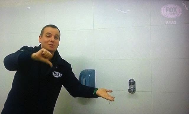 Fox Sports mostra vestiário do Grêmio em transmissão ao vivo e internautas comentam