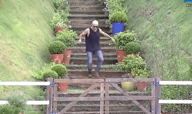 A Fazenda: Yuri corre como louco para terminar tarefa e não levar punição