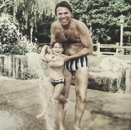 Silvio Santos de mulher, na Disney e de sunga; no aniversário do apresentador veja fotos muito raras