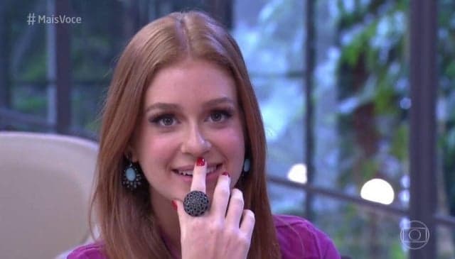 Marina Ruy Barbosa comemora aniversário de casamento e é surpreendida por marido