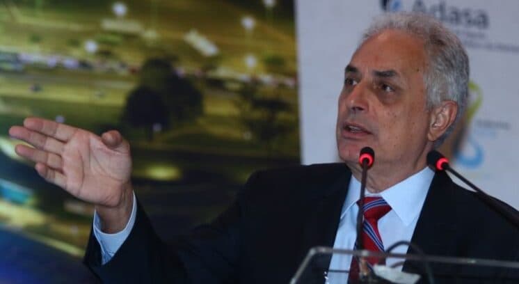 William Waack se revolta com demissão e pode processar a Globo