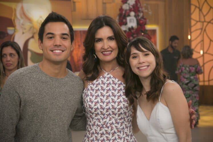 Sucesso em Malhação, Bruno Gadiol e Daphne Bozaski participam do Encontro e quebram a internet