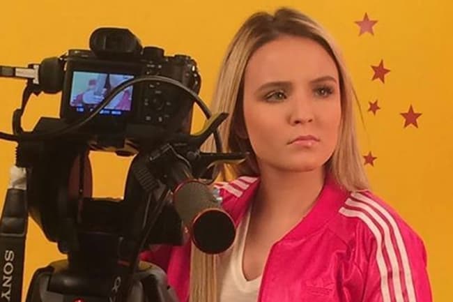 Após duas entrevistas, Globo convida Larissa Manoela para programa de auditório