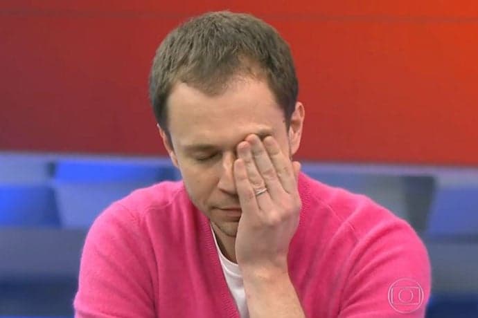 Globo não dá descanso e Tiago Leifert tem excesso de trabalho