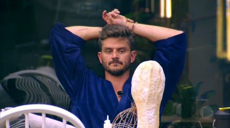 Marcos Harter faz comentário racista e detona lábios de pessoas negras