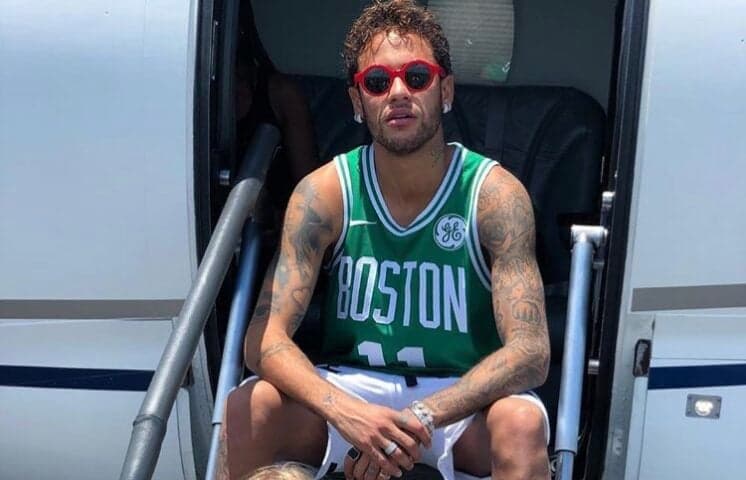 Neymar leva o filho em jatinho para seu destino no Revéillon; veja imagens