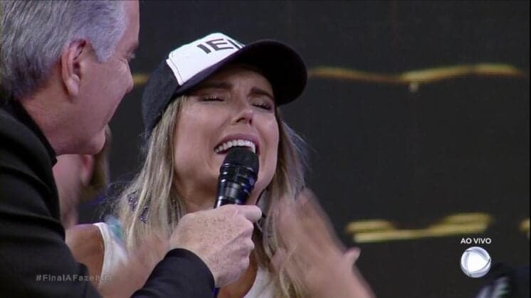 Após vencer A Fazenda, Flávia Viana pede emprego na Record