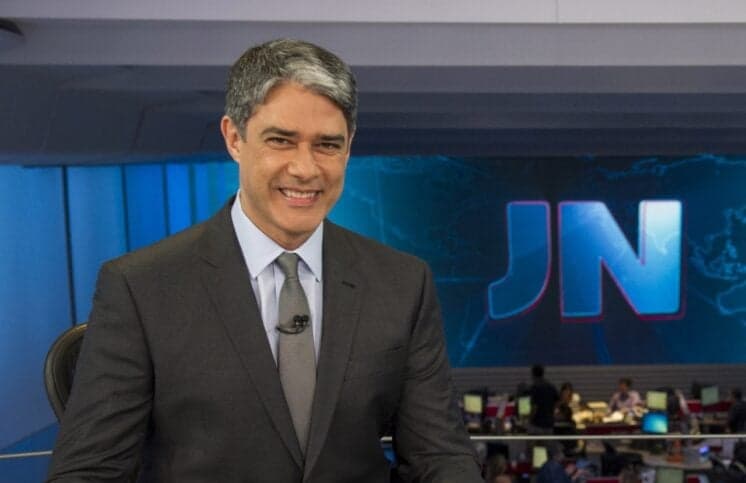 William Bonner faz a barba e lamenta fim das férias