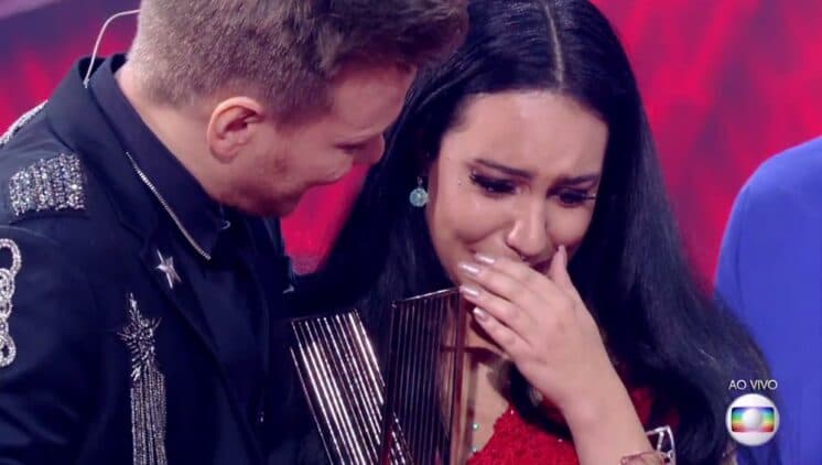 Com Samantha Ayara, Michel Teló vence The Voice pela terceira consecutiva e leva internet à loucura; veja