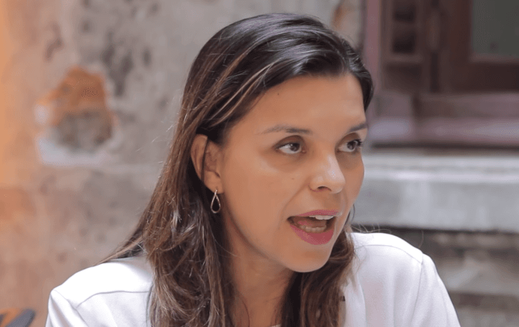 Vivian de Oliveira, autora de Apocalipse, retorna às redes sociais após meses afastada