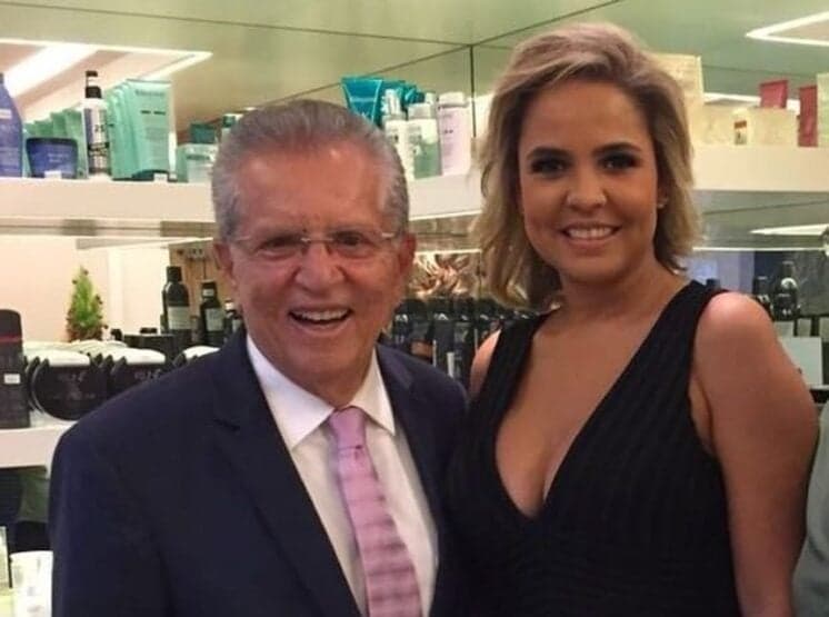 Noivo, Carlos Alberto brinca em casamento: "Ensaiando"