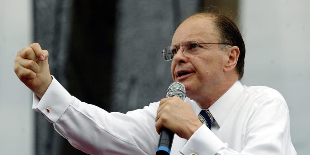 O bispo Edir Macedo, dono da Record, comanda um culto da Igreja Universal do Reino de Deus. (Foto: Patrícia Santos)