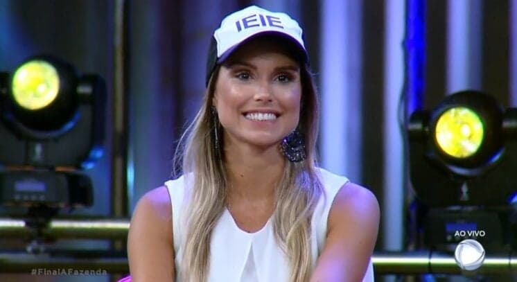 Ao vivo na Record, Flávia Viana se declara para Marcelo Ié Ié e rapaz toma atitude surpreendente