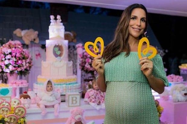 Ivete Sangalo conquista internet ao publicar roupas das filhas gêmeas