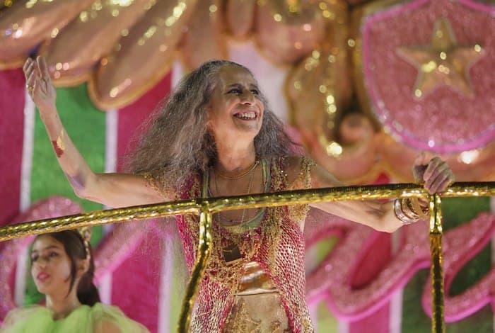 Maria Bethânia só sobe ao palco para fazer show após sessão de descarrego