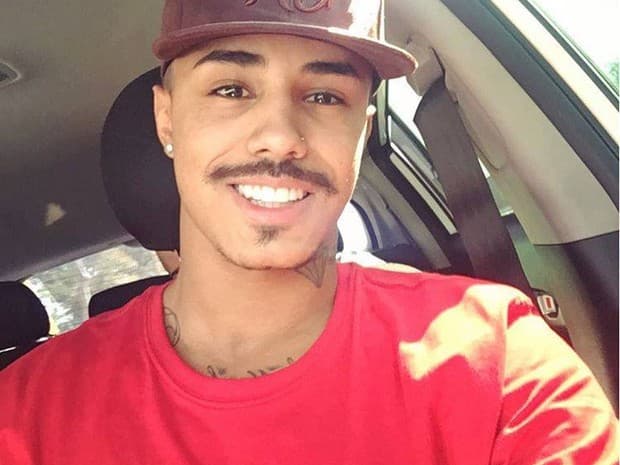 Arrependido por ter agredido rapaz em show, Mc Livinho faz desabafo