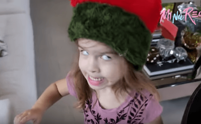 Filha do Ceará, Valentina vira Mamãe Noel zumbi e reclama de estar gorda: ‘Tô barriguda igual meu pai!’