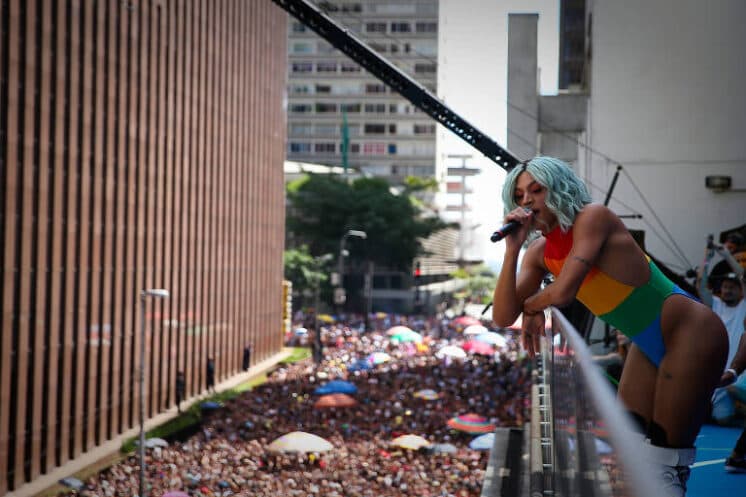 Em show que Pablo Vittar chorou, organizadora leva multa de João Dória