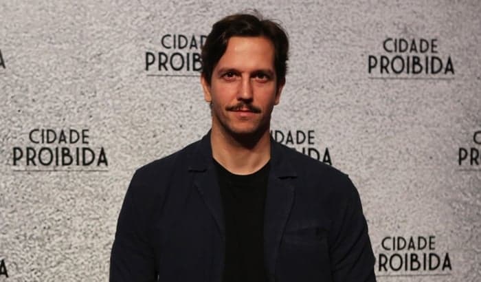 Vladimir Brichta aceita convite, mexe com a grade de programação e Globo muda planos