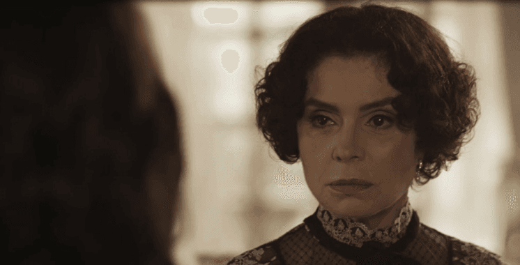 Tempo de Amar: Lucinda surta, questiona opção sexual de Emília e é expulsa de casa