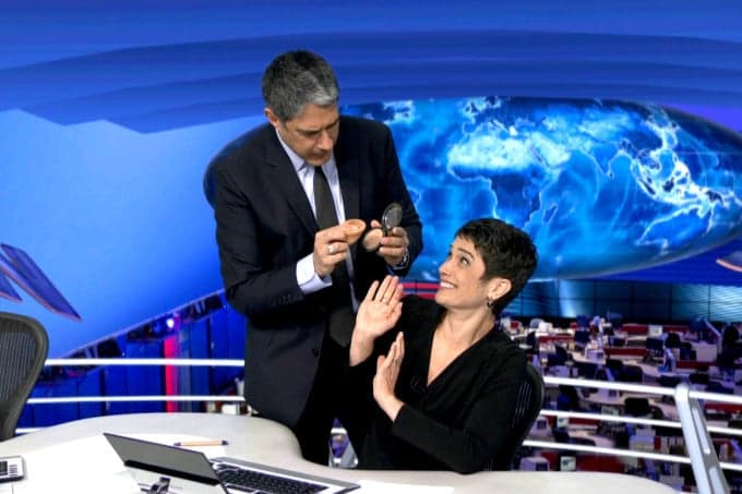 William Bonner perde prêmio para Sandra Annenberg e faz piada em rede social