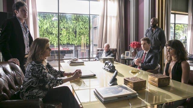 Sophia se dá bem e Clara desiste das esmeraldas em O Outro Lado do Paraíso
