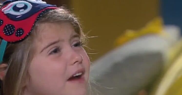 Carinha de Anjo: Dulce Maria se desespera ao saber que colégio irá fechar