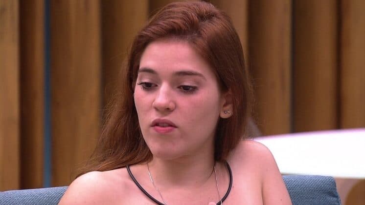 BBB18: Ana Clara se irrita com família após lição de moral por beijo em Breno