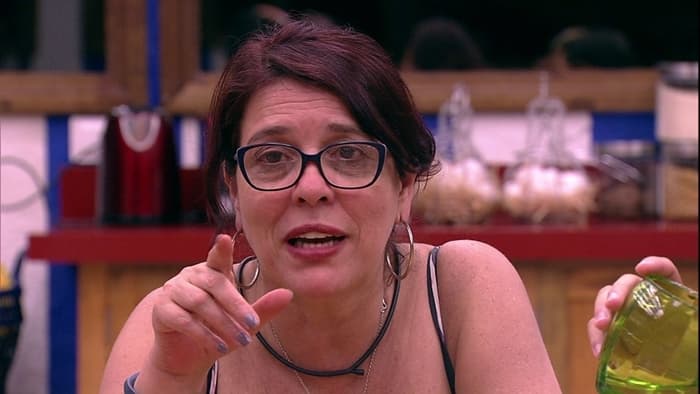 BBB18: Brothers discutem sobre veto da Globo e Mara desafia Bolsonaro: "me processa"