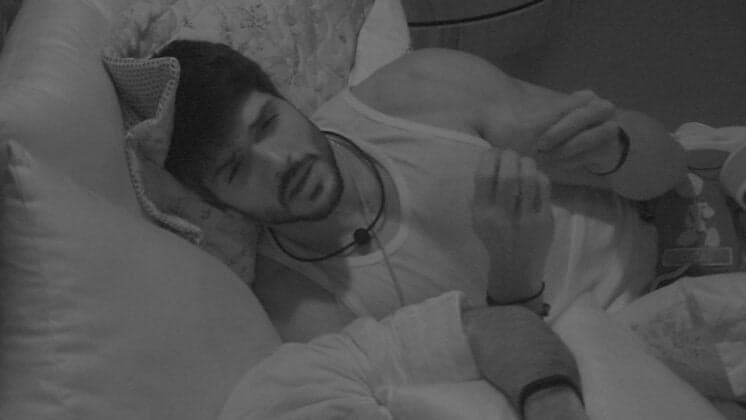 Lucas se desespera com possibilidade de perder a noiva, após striptease no BBB18