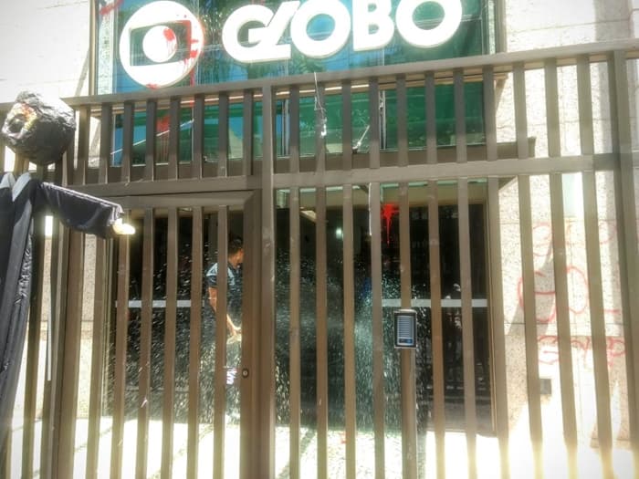 Globo é invadida e depredada por manifestantes pró Lula; confira imagens e o posicionamento da emissora