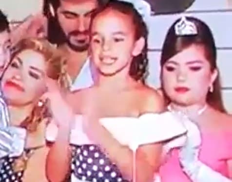 Ainda criança, Bruna Marquezine roubou lugar de amiga no próprio aniversário da menina