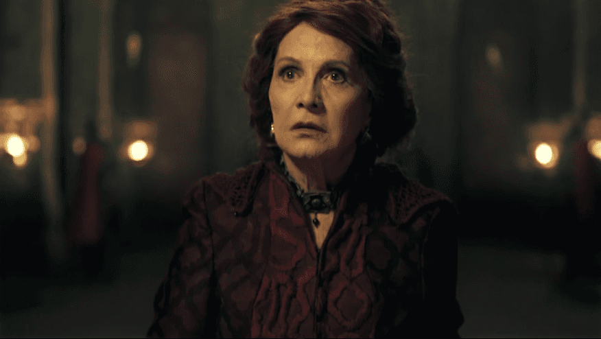 Crisélia (Rosamaria Murtinho) em cena de Deus Salve o Rei (Foto: Reprodução/Globo)