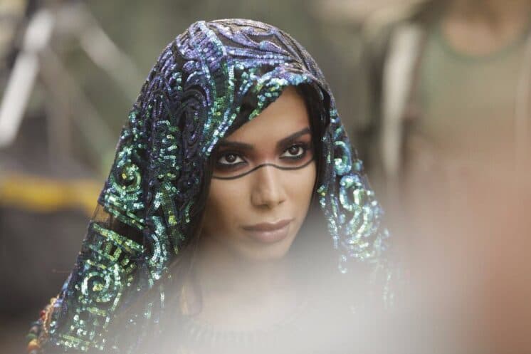 No Sul, Anitta é flagrada na produção de novidade às escondidas; confira