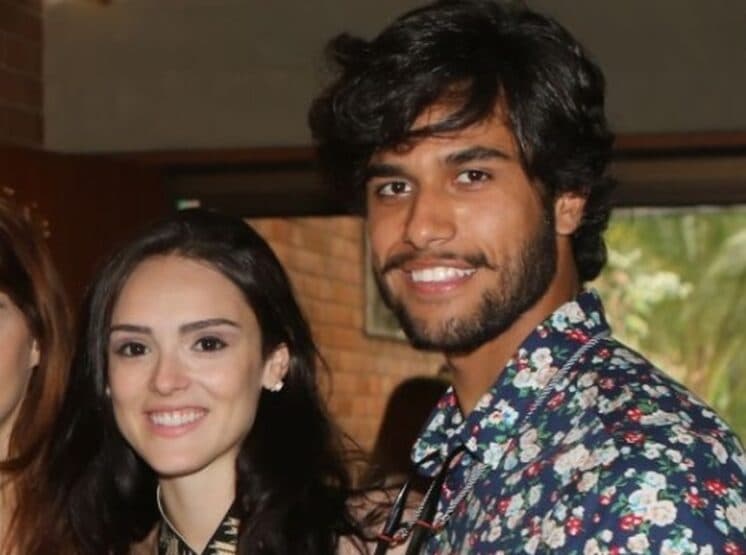 Após rumores de affair, Isabelle Drummond passa Réveillon com ex-"Malhação"