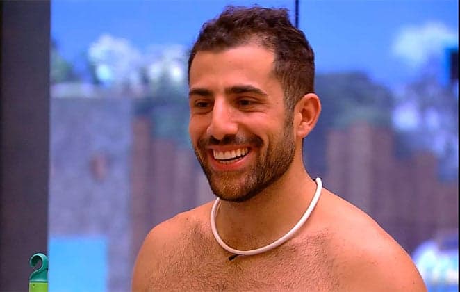 BBB18: Kaysar surge com novo visual, surpreende participantes, que reagem