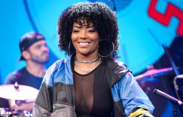 Ludmilla faz festança de aniversário para famosos e ao lado de Kaysar, ex-BBBs marcam presença