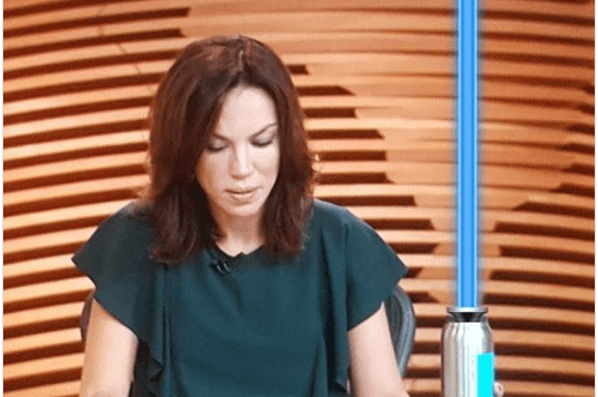 Ana Paula Araújo é zoada nos bastidores de jornal, ganha montagem e comenta a brincadeira