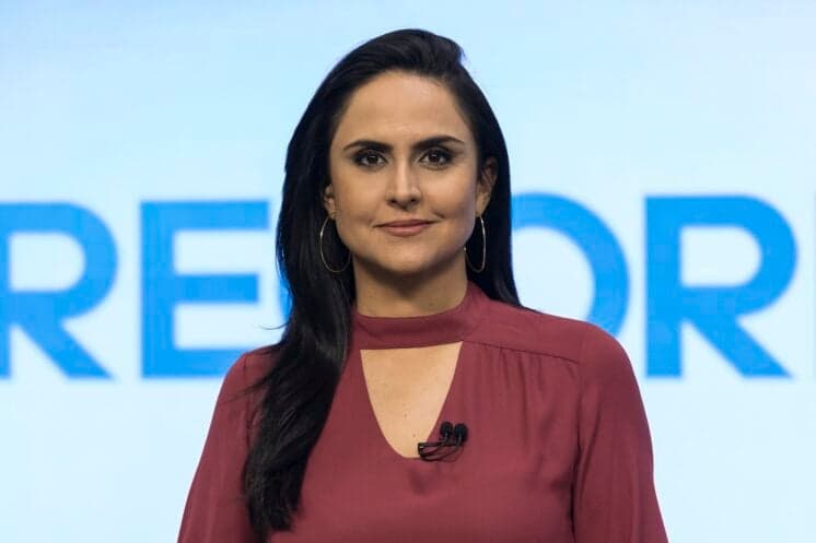 Dois dias após perder programa, Carla Cecato reaparece na Record
