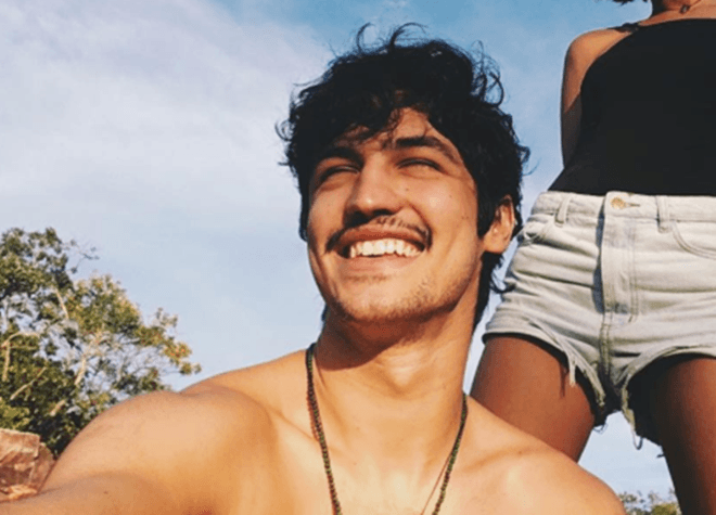 Gabriel Leone aparece de cueca transparente, mostra tudo e atiça fãs