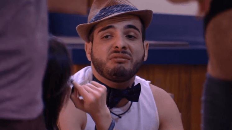 Após o BBB18, Mahmoud faz procedimento estético no rosto para ficar bonito e dispara: "Chique e rico"