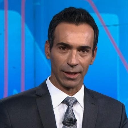 César Tralli estreia na bancada do Jornal Nacional e internet repercute