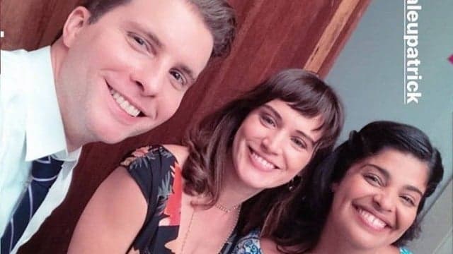 O Outro Lado do Paraíso: Clara contrata empregada que trabalhou com ela e levanta suspeitas de Renato