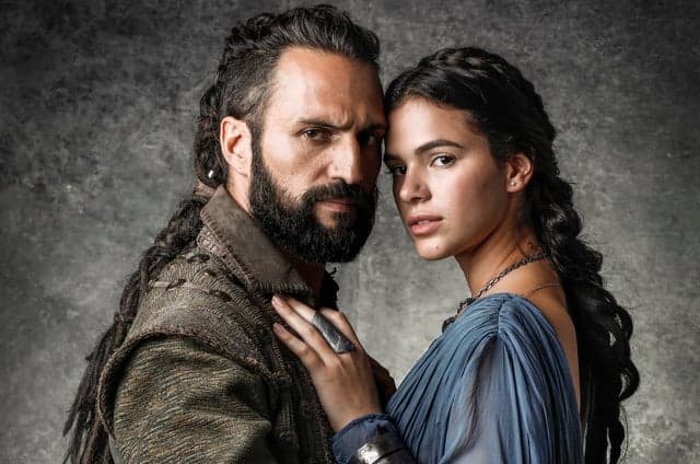 José Fidalgo fala sobre desempenho de Bruna Marquezine em novela e defende colega