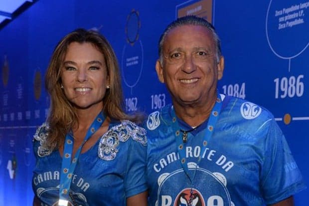 Sempre discreto, Galvão Bueno comemora 18 anos de casamento com esposa: "Paixão, amor"
