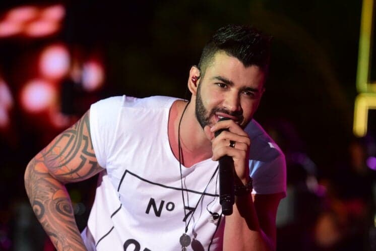Gusttavo Lima dá fora em fã